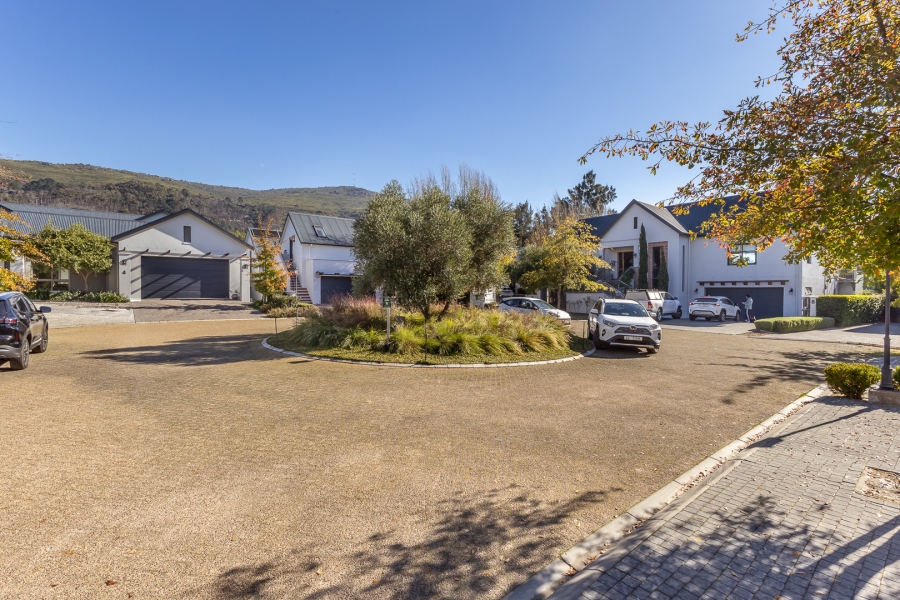 4 Bedroom Property for Sale in Lemoenkloof Western Cape